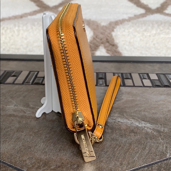 MICHAEL KORS JET SET TRAVEL LG FLAT MF PHN CASE - Picture 15 of 16